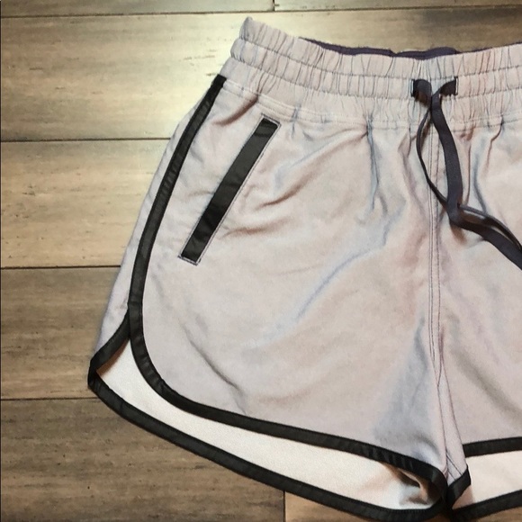 NWOT Lululemon Varsity Short - Picture 3 of 16